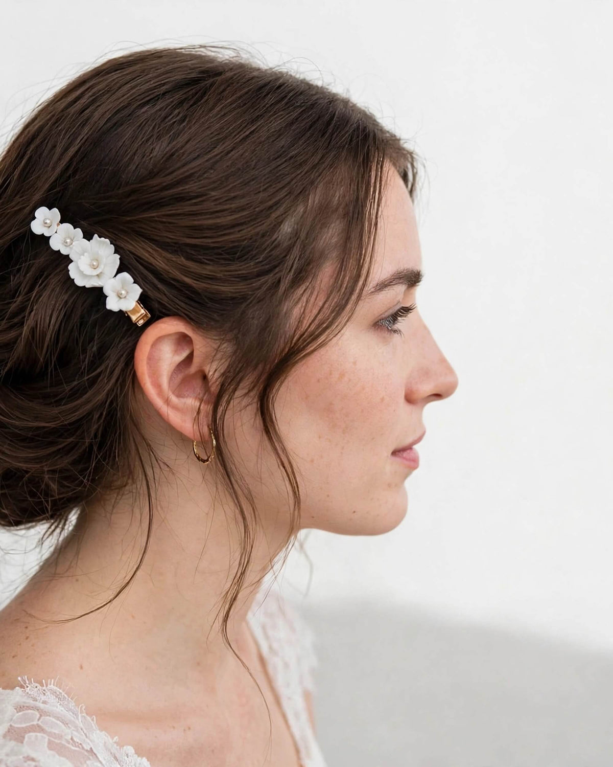 Bridal Hair Clip with Porcelain Flowers and Pearls – Elegant Gold Floral Wedding Accessory