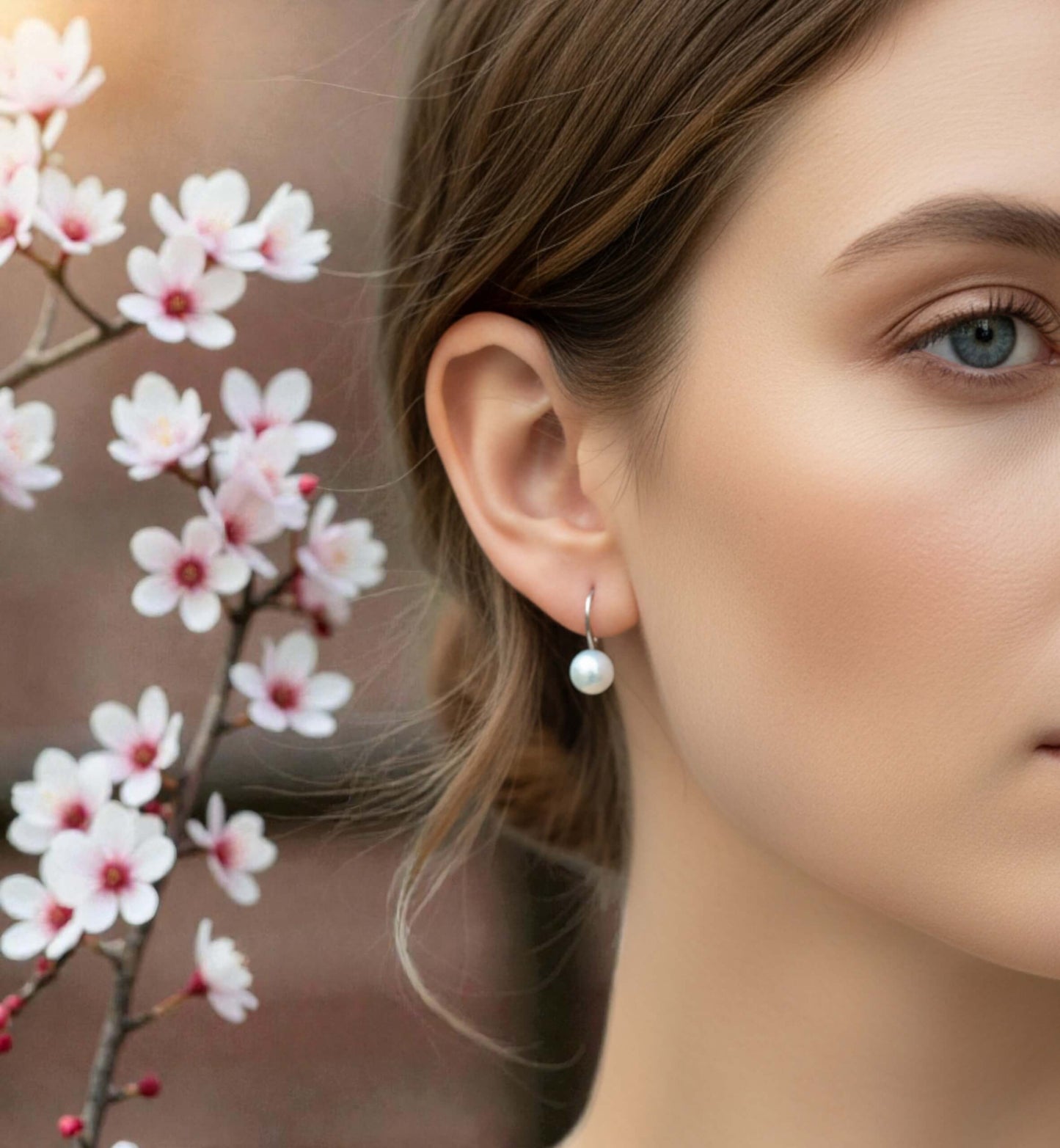 S925 silver curved pearl photographed on model
