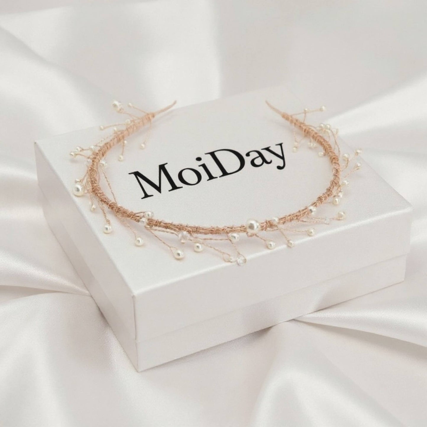 Premium bridal hairvine with pearl beads and crystal branches arranged on a rose‑gold wire.