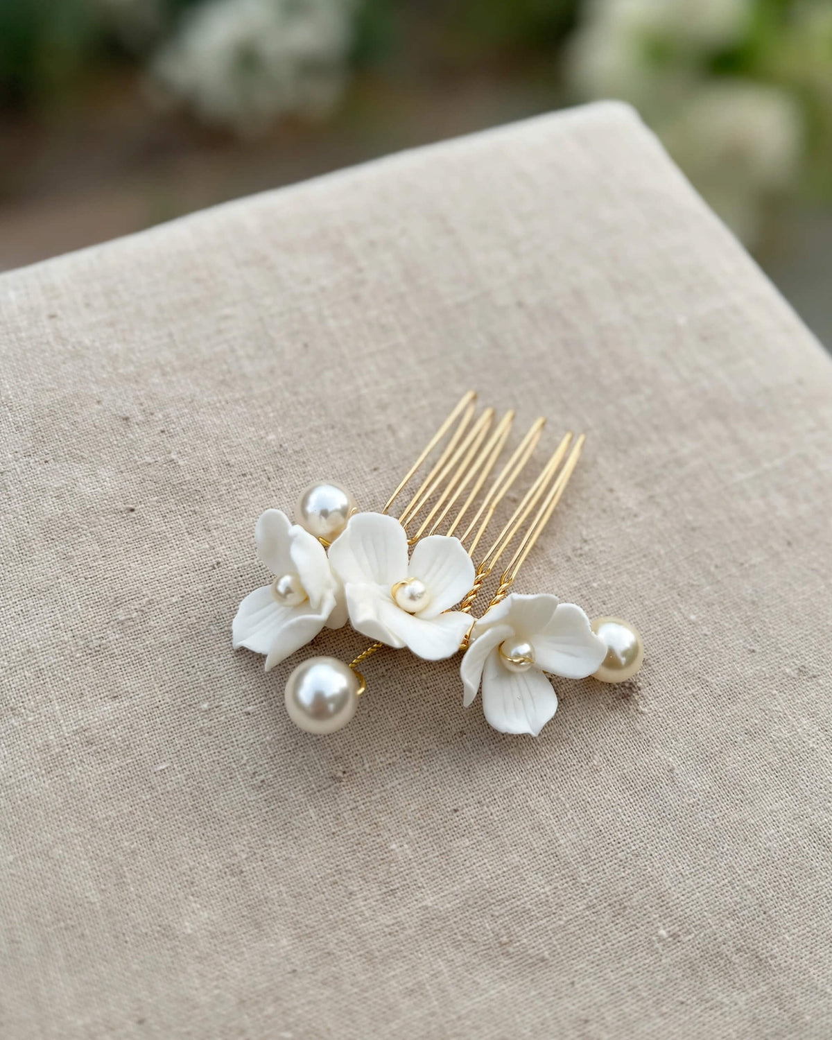 Bridal Hair Comb with Porcelain Flowers & Pearls – Elegant Wedding Accessory