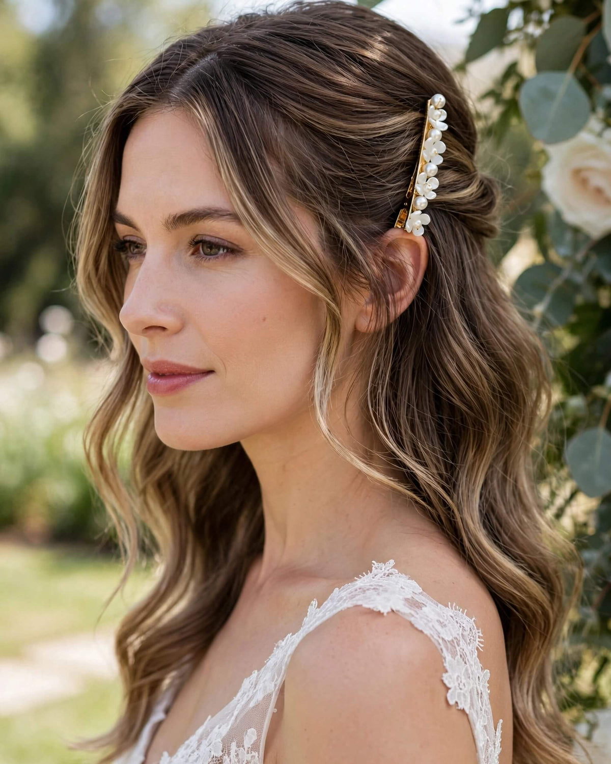 Bridal Hair Clip with Glass Pearls and White Floral Accents – Elegant Gold Wedding Accessory
