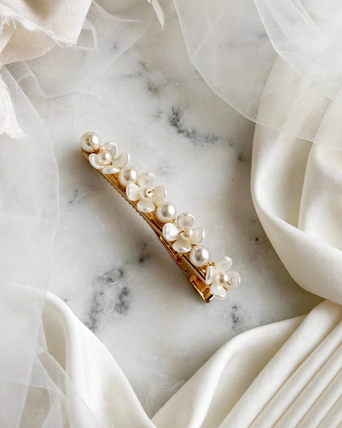 Bridal Hair Clip with Glass Pearls and White Floral Accents – Elegant Gold Wedding Accessory