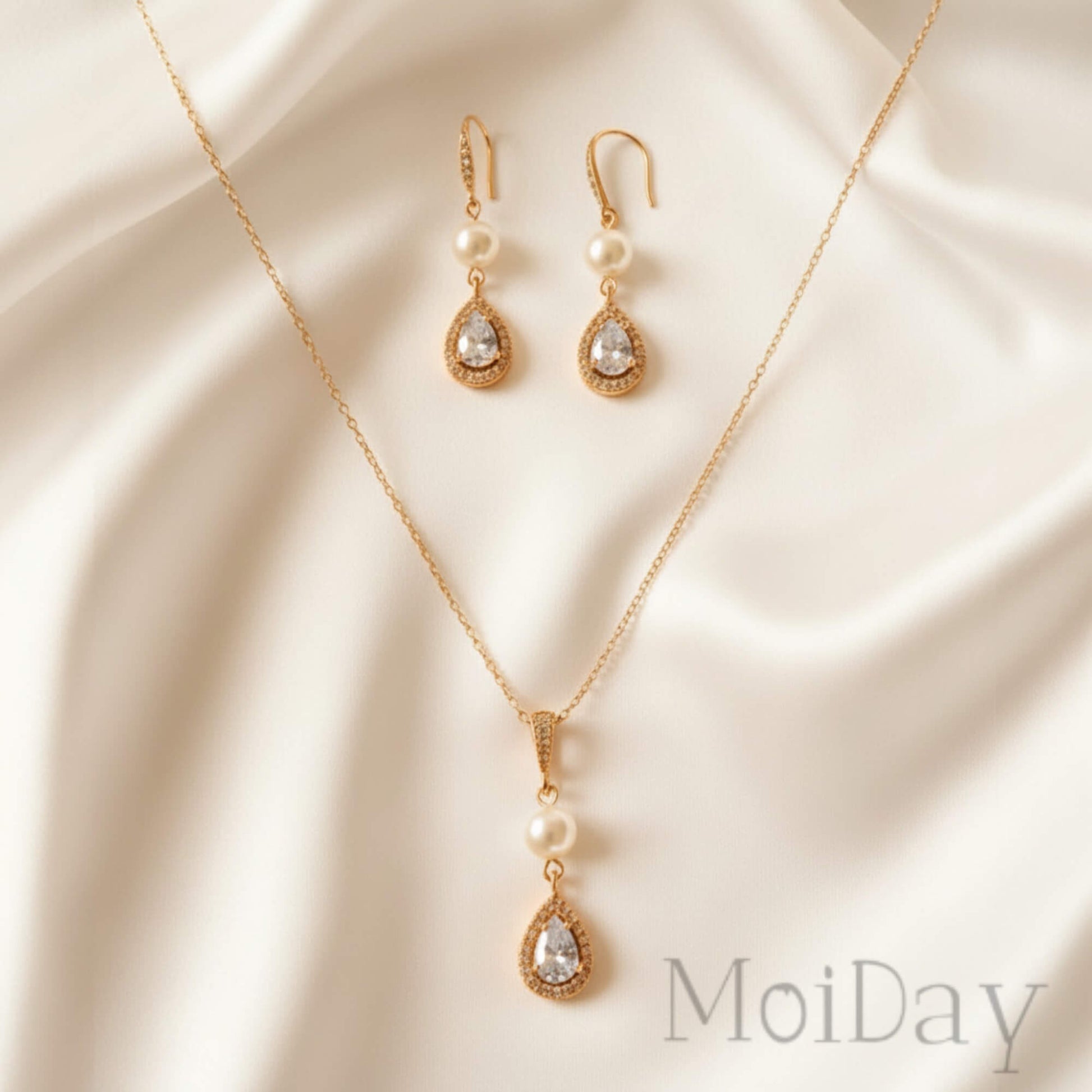 Bridal Gold necklace and earrings set on a satin surface with 'MoiDay' branding.