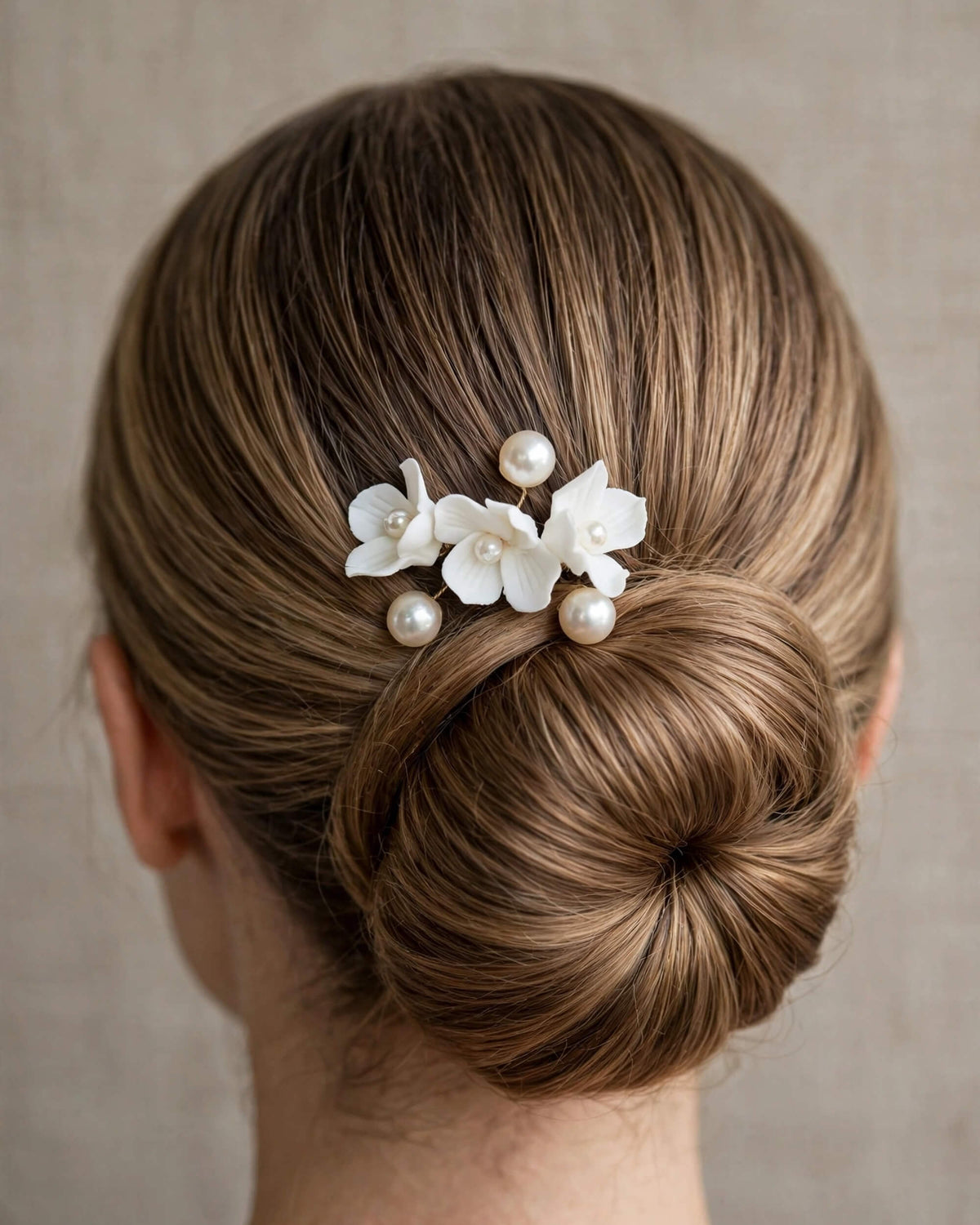 Bridal Hair Comb with Porcelain Flowers & Pearls – Elegant Wedding Accessory