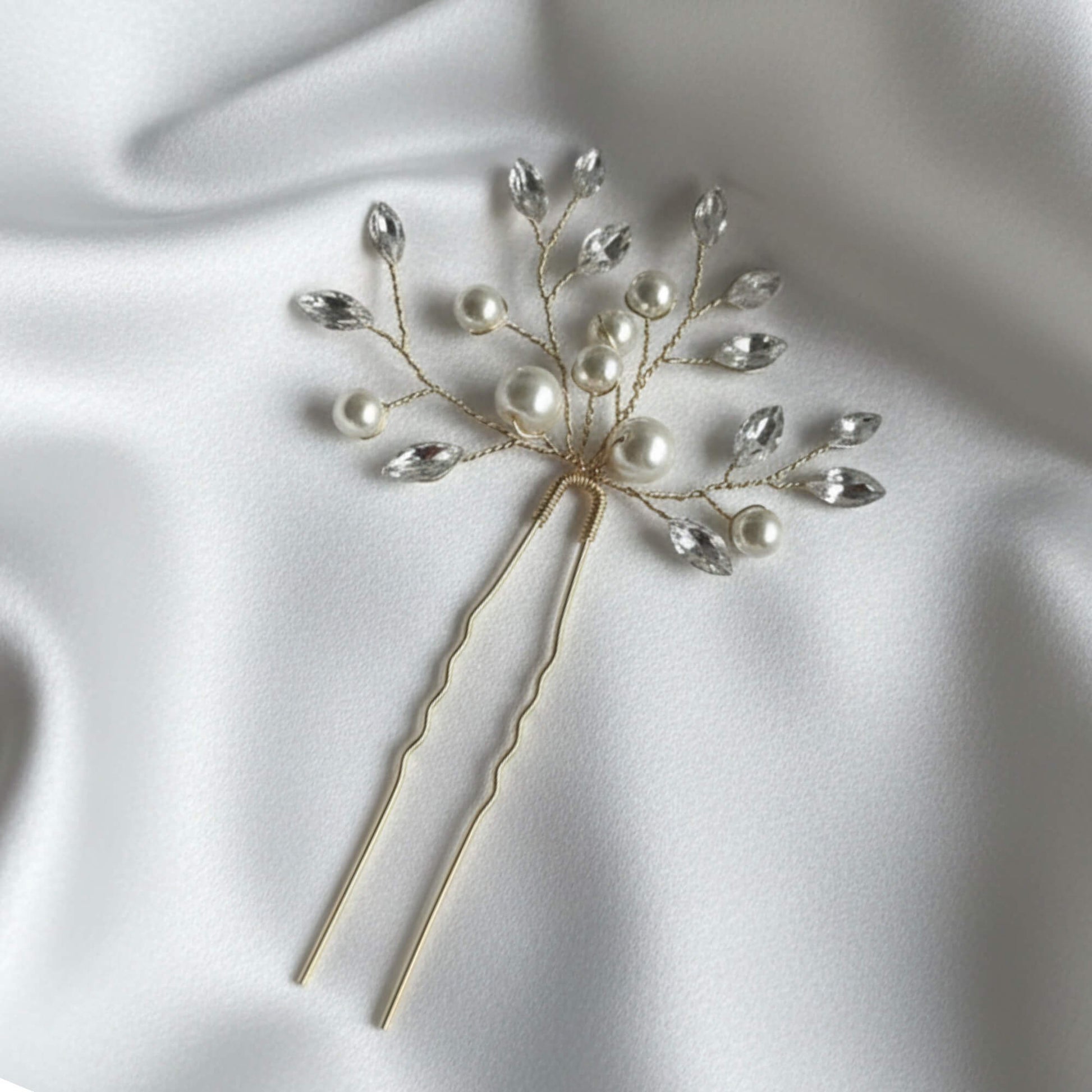 Modern bridal hair accessory with pearl and crystal details, perfect for Australian weddings.