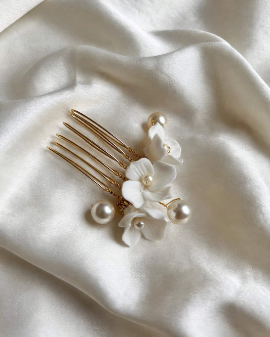 Bridal Hair Comb with Porcelain Flowers & Pearls – Elegant Wedding Accessory